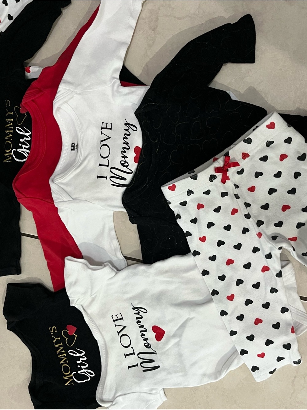 I Love Mommy Heart Print onesie 8 piece Set - White, Black & Red